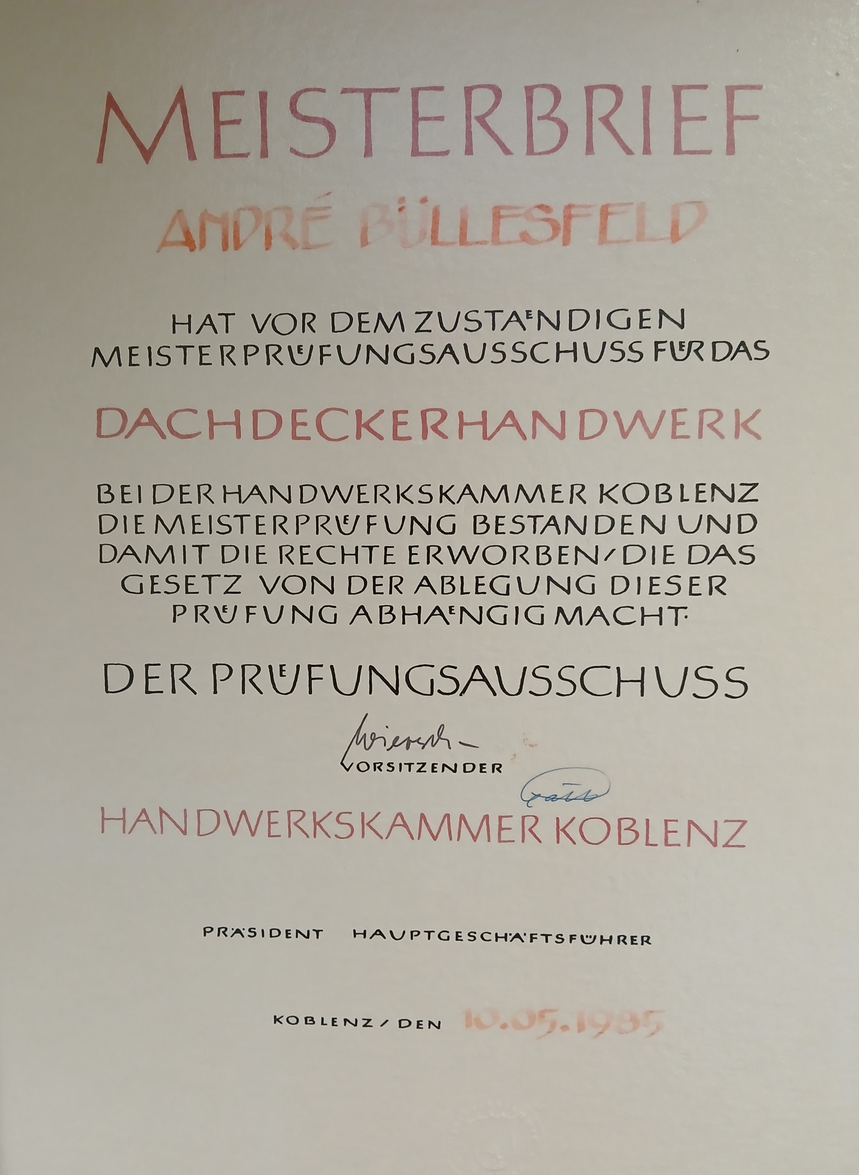 Meisterbrief in Dachdeckerhandwerk von André Büllesfeld, ausgestellt 1995 in Koblenz.